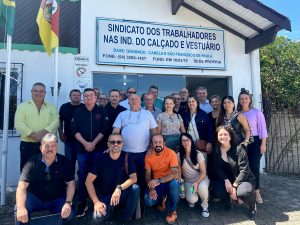 Diretoria e secretária da FETICVERGS